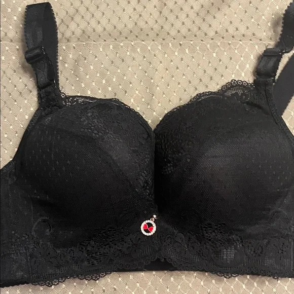 New Elegant Black Lace Bra with Jewel Accent - Picture 3 of 3